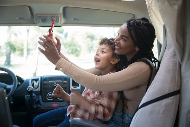 Conseils de maman : réussir vos trajets en minibus avec enfants sans stress