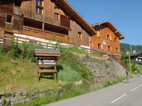 Au cœur de La Clusaz : l'expérience Auberge de Jeunesse